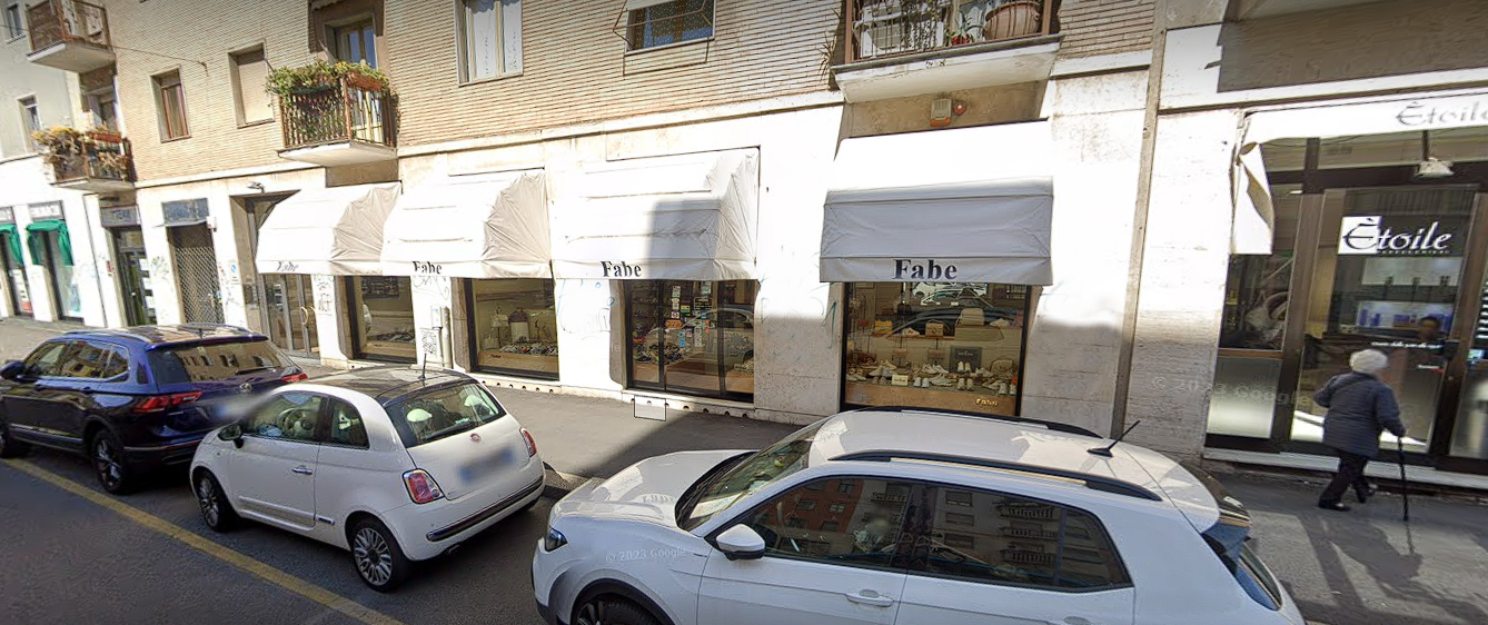  Hogan Vista esterna Milano Via Dolci 4 - negozio rivenditore