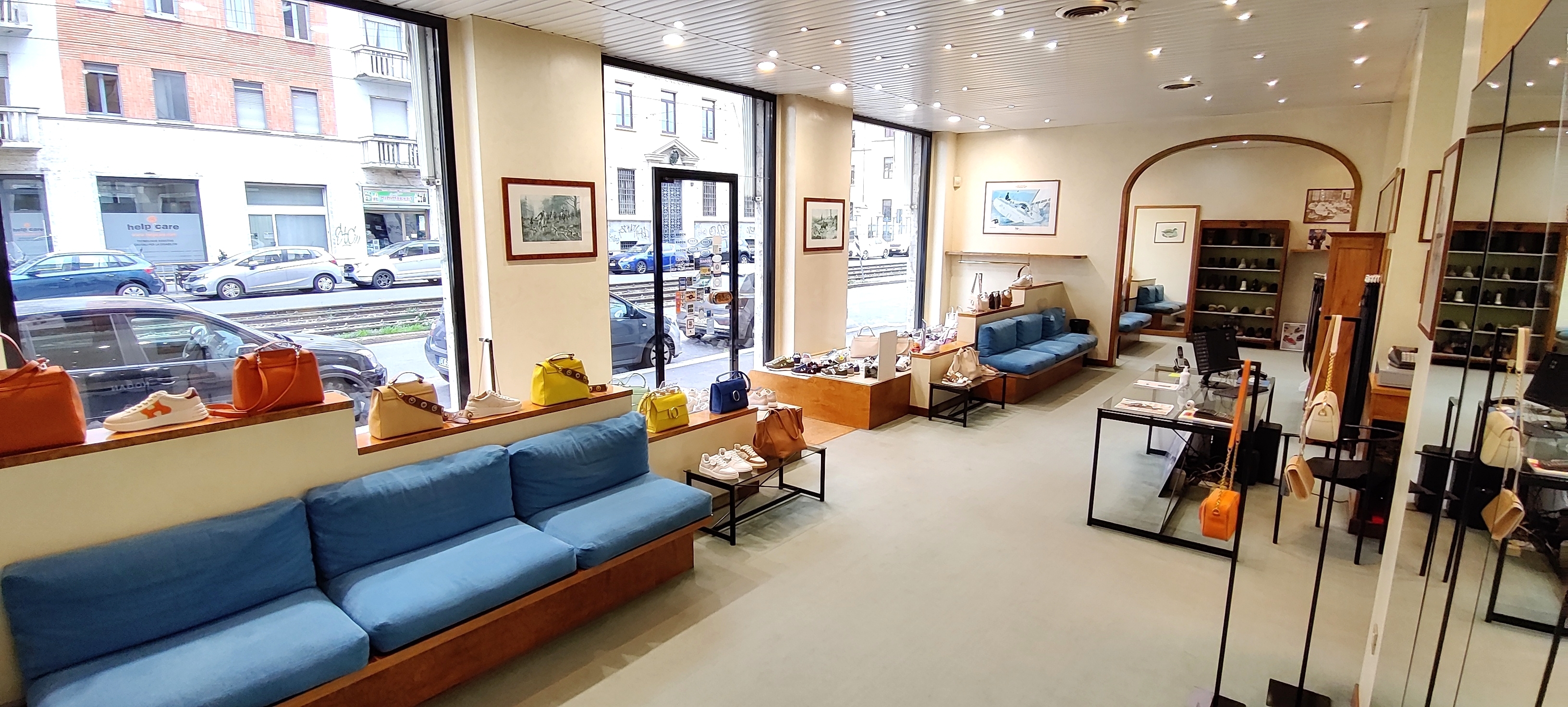 Interno Doucal's a Milano Fabe Calzature multimarchio rivenditore ufficiale a Milano